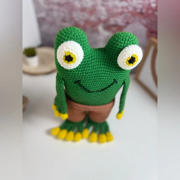 Handcrafted Leo The Green Frog Crochet Amigurumi - Picture 4 of 11